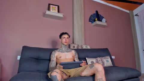 Snapshot of aron_ford chatting on 01/11/26, 04:17 Aron ford online show from 01/11/26, 04:17