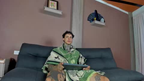 Snapshot of aron_ford chatting on 02/05/26, 01:54 Aron ford online show from 02/05/26, 01:54