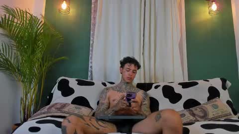 Snapshot of aron_ford chatting on 03/08/26, 02:04 Aron ford online show from 03/08/26, 02:04