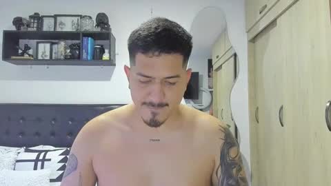 Snapshot of aronwilliams69 chatting on 10/31/25, 01:28 ARON Independent model online show from 10/31/25, 01:28