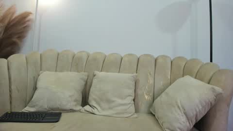 Snapshot of aroon_connor chatting on 10/28/25, 12:03   online show from 10/28/25, 12:03