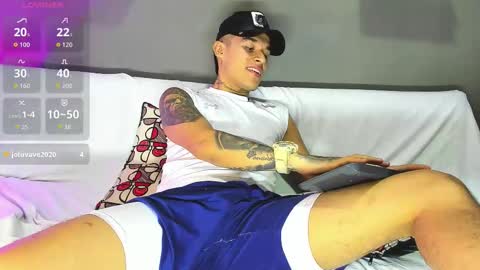 Snapshot of aroon_fit chatting on 02/26/26, 10:42 AROON HOT online show from 02/26/26, 10:42