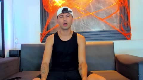 Aroon   online show from 11/01/25, 07:38