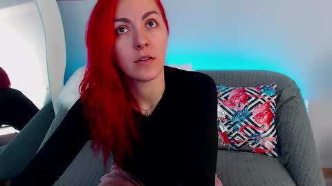 Snapshot of arri_ella chatting on 10/17/25, 12:14 arri_ella online show from 10/17/25, 12:14