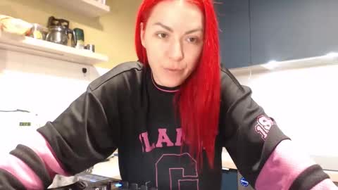 arri_ella online show from 12/05/25, 12:30