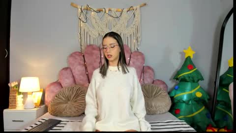 Snapshot of artbelia chatting on 11/28/25, 01:19 Lia Rose online show from 11/28/25, 01:19