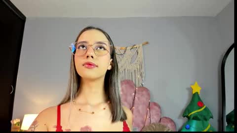 Snapshot of artbelia chatting on 12/01/25, 01:21 Lia Rose online show from 12/01/25, 01:21