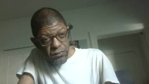 Snapshot of arteblazze chatting on 05/11/26, 01:39 Arteblazze not daddy boy bitch or nigga online show from 05/11/26, 01:39