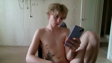 Snapshot of artem228play chatting on 06/21/26, 02:03 artem228play online show from 06/21/26, 02:03
