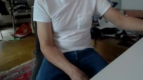 Snapshot of artesian99 chatting on 04/13/26, 02:11 artesian99 online show from 04/13/26, 02:11