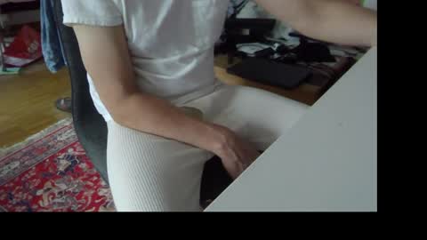Snapshot of artesian99 chatting on 05/08/26, 01:38 artesian99 online show from 05/08/26, 01:38