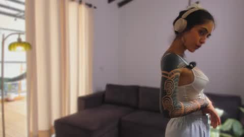 Snapshot of artgea chatting on 02/07/26, 06:44 Linda independent model artgeea online show from 02/07/26, 06:44