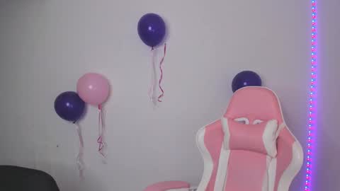 Snapshot of arthemiss033 chatting on 11/17/25, 10:10 Val online show from 11/17/25, 10:10