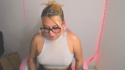 Snapshot of arthemiss033 chatting on 02/11/26, 12:26 Val online show from 02/11/26, 12:26