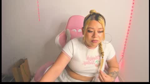 Snapshot of arthemiss033 chatting on 02/24/26, 01:14 Val online show from 02/24/26, 01:14