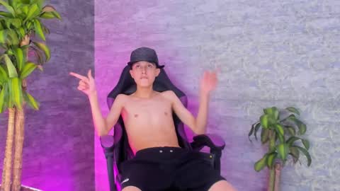 arthurcox_ online show from 09/14/25, 06:40