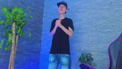 arthurcox_ online show from 09/24/25, 05:38