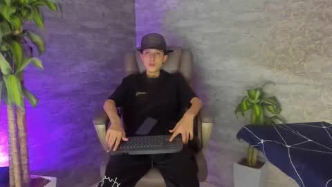 arthurcox_ online show from 10/07/25, 05:21