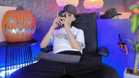 arthurcox_ online show from 10/26/25, 11:31