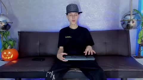 arthurcox_ online show from 10/28/25, 05:37