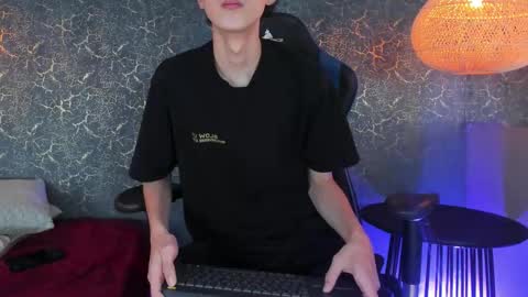 arthurcox_ online show from 11/21/25, 07:45