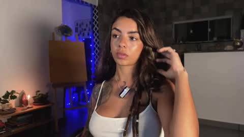 Snapshot of artisis_ chatting on 11/19/25, 10:32 isis online show from 11/19/25, 10:32