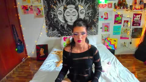 Snapshot of artsycherry chatting on 03/18/26, 09:40 Isabella Cherry online show from 03/18/26, 09:40