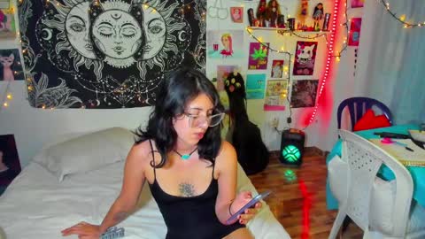 Snapshot of artsycherry chatting on 04/02/26, 01:36 Isabella Cherry online show from 04/02/26, 01:36