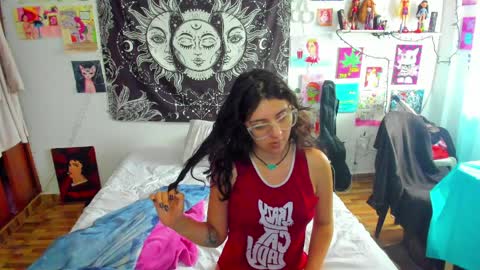 Snapshot of artsycherry chatting on 04/05/26, 03:09 Isabella Cherry online show from 04/05/26, 03:09