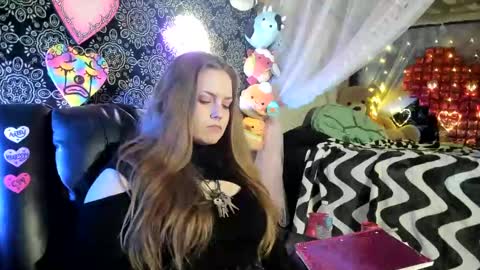 Snapshot of artsyheartsyy chatting on 03/07/25, 06:24 ArtsyHeartsyy online show from 03/07/25, 06:24