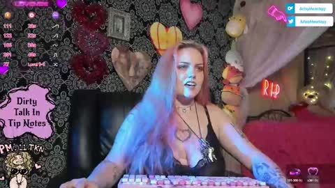 Snapshot of artsyheartsyy chatting on 09/14/25, 12:43 ArtsyHeartsyy online show from 09/14/25, 12:43