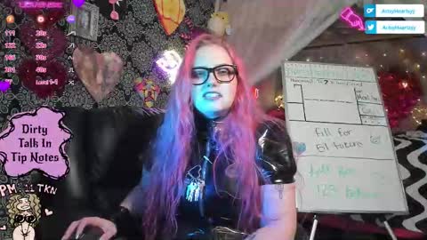 Snapshot of artsyheartsyy chatting on 10/14/25, 01:17 ArtsyHeartsyy online show from 10/14/25, 01:17