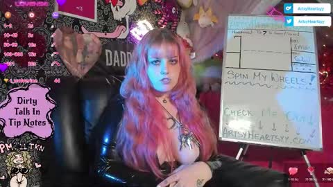 Snapshot of artsyheartsyy chatting on 11/18/25, 01:33 ArtsyHeartsyy online show from 11/18/25, 01:33