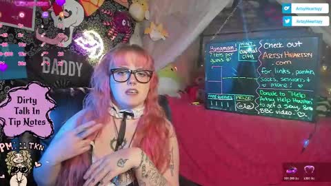 Snapshot of artsyheartsyy chatting on 11/22/25, 01:48 ArtsyHeartsyy online show from 11/22/25, 01:48