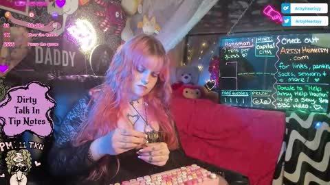 Snapshot of artsyheartsyy chatting on 12/02/25, 01:44 ArtsyHeartsyy online show from 12/02/25, 01:44