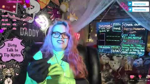 Snapshot of artsyheartsyy chatting on 12/20/25, 02:40 ArtsyHeartsyy online show from 12/20/25, 02:40