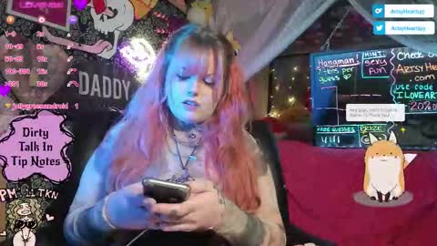 Snapshot of artsyheartsyy chatting on 01/06/26, 01:42 ArtsyHeartsyy online show from 01/06/26, 01:42