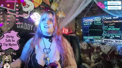 Snapshot of artsyheartsyy chatting on 01/13/26, 03:01 ArtsyHeartsyy online show from 01/13/26, 03:01