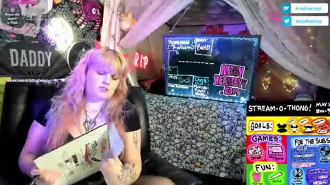ArtsyHeartsyy online show from 05/02/26, 02:16