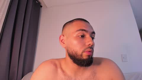 arturguy01 online show from 02/24/25, 11:41