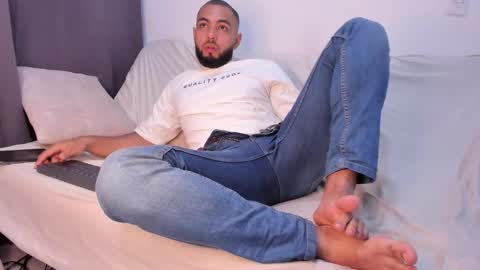 arturguy01 online show from 03/01/25, 11:15