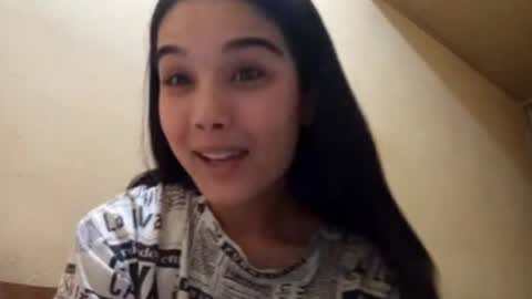 Snapshot of arvillahamner chatting on 12/03/25, 06:06 Amina online show from 12/03/25, 06:06