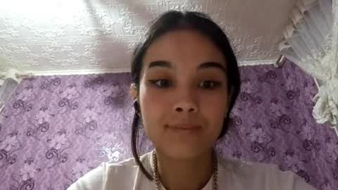 Snapshot of arvillahamner chatting on 12/05/25, 07:10 Amina online show from 12/05/25, 07:10