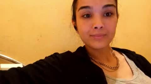 Snapshot of arvillahamner chatting on 12/18/25, 07:31 Amina online show from 12/18/25, 07:31