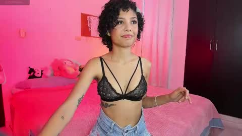 Ariana and Kelsieh online show from 12/01/25, 09:53