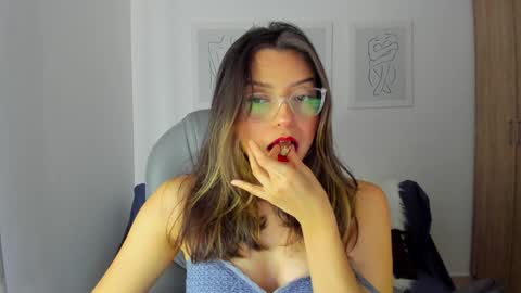 Snapshot of ary_cam230 chatting on 12/27/24, 09:43 Zahaara online show from 12/27/24, 09:43