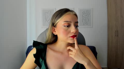 Snapshot of ary_cam230 chatting on 01/19/25, 08:09 Zahaara online show from 01/19/25, 08:09