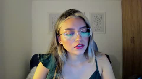 Snapshot of ary_cam230 chatting on 01/19/25, 11:10 Zahaara online show from 01/19/25, 11:10