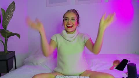 Snapshot of ary_cam230 chatting on 02/02/25, 12:19 Zahaara online show from 02/02/25, 12:19