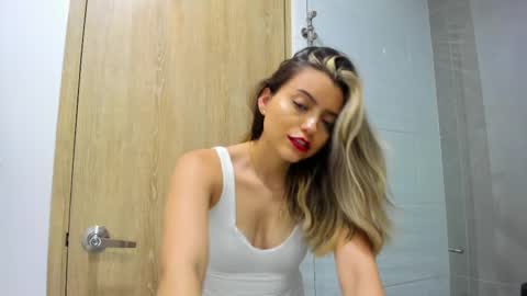 Snapshot of ary_cam230 chatting on 02/25/25, 11:33 Zahaara online show from 02/25/25, 11:33